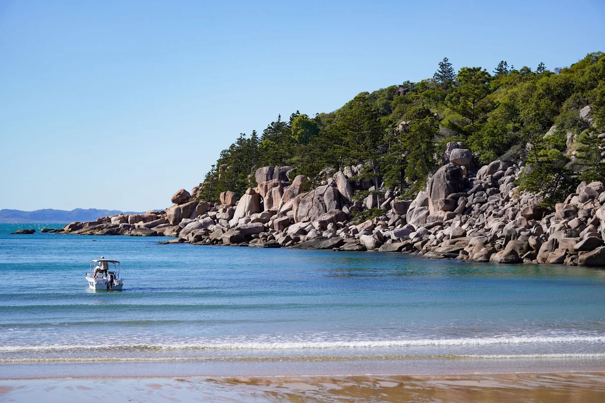 Visit the Whitsundays on a Budget: Australia Guide
